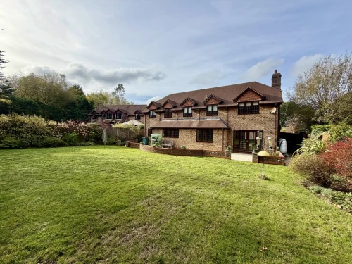 Detached House Main Photo