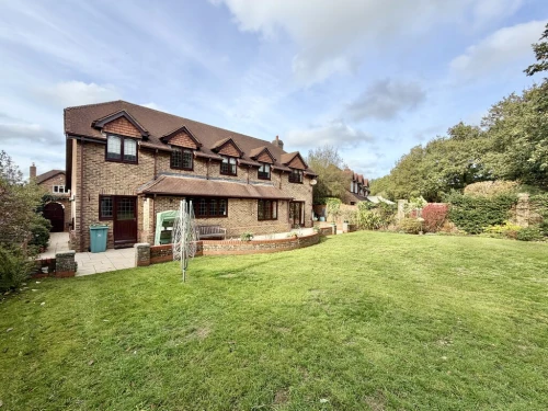 Detached House Main Photo