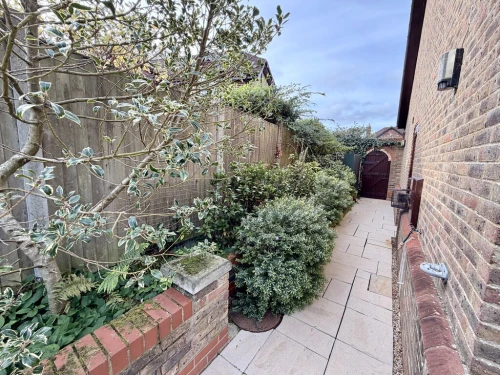 Detached House Main Photo