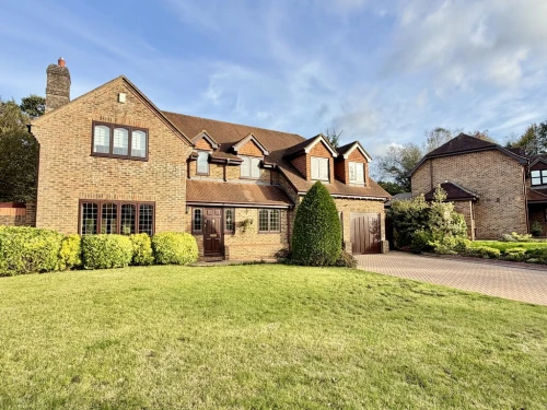 Detached House Main Photo