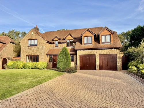 Detached House Main Photo