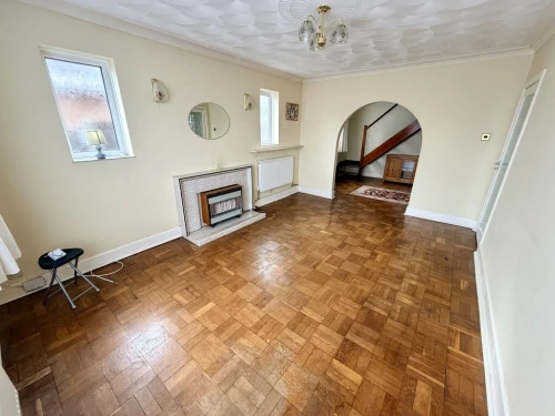 Detached Bungalow Photo 3