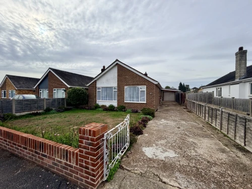 Detached Bungalow Photo 2