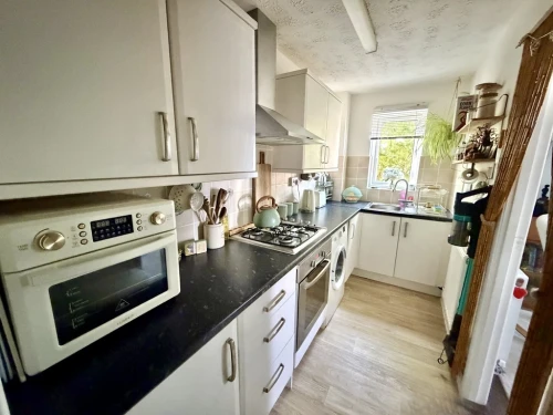 End Terraced House Photo 3
